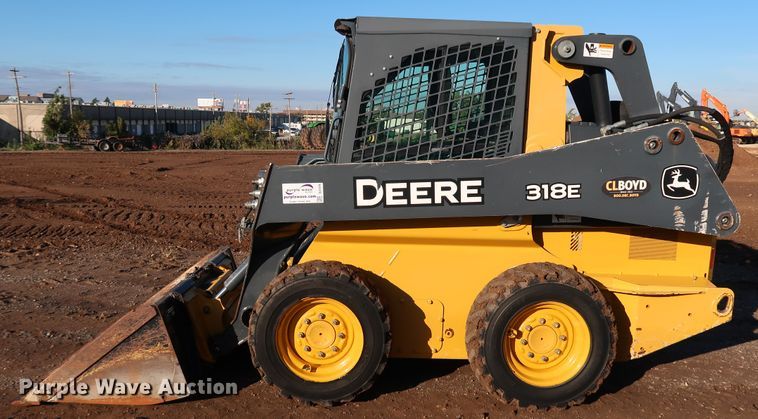 image for item DJ2419 2015 John Deere 318E  skid steer loader