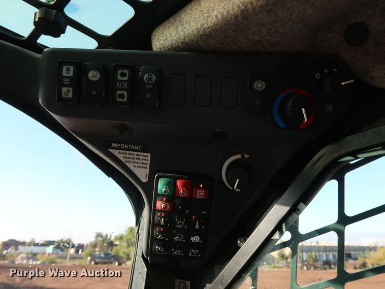 image for item DJ2419 2015 John Deere 318E  skid steer loader