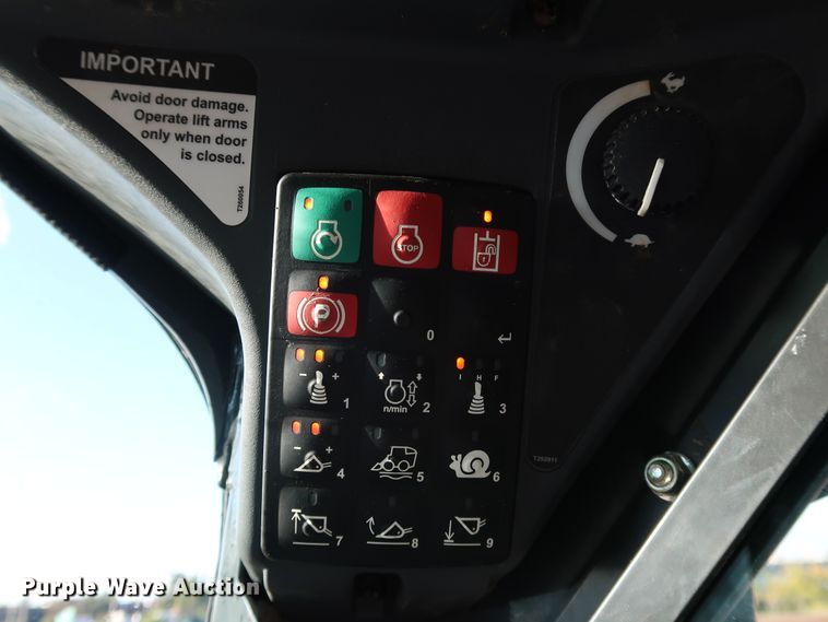 image for item DJ2419 2015 John Deere 318E  skid steer loader