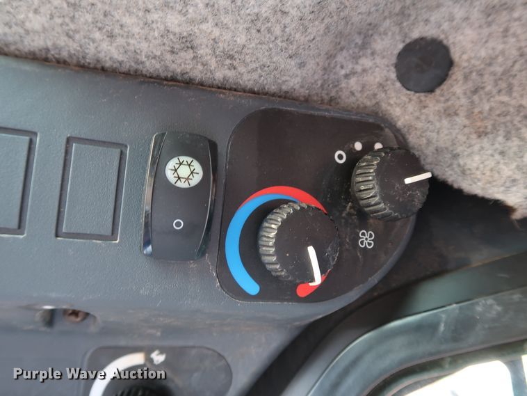 image for item DJ2419 2015 John Deere 318E  skid steer loader