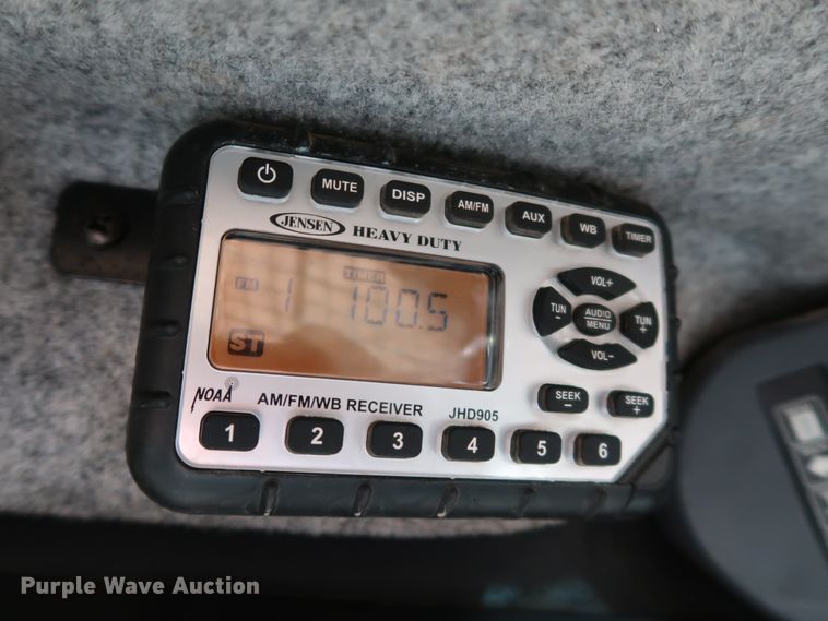 image for item DJ2419 2015 John Deere 318E  skid steer loader