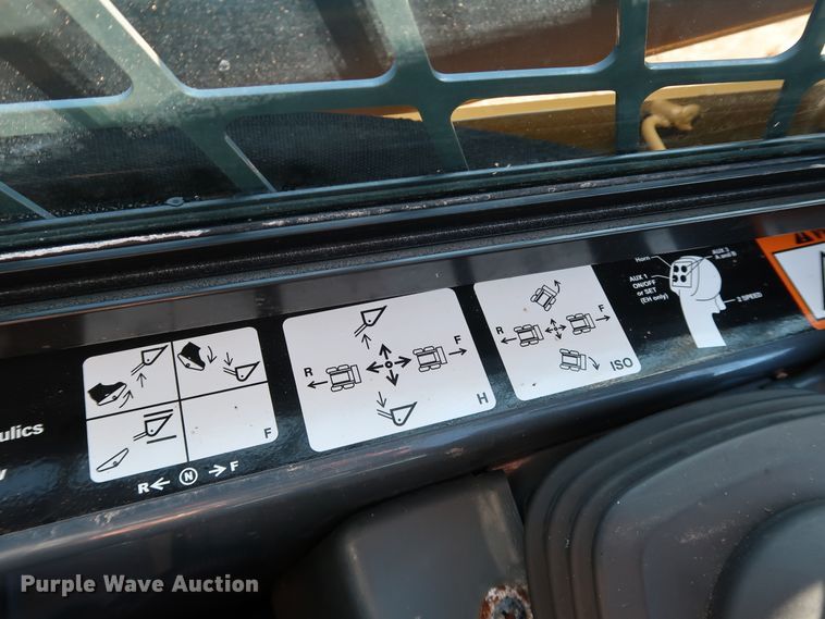 image for item DJ2419 2015 John Deere 318E  skid steer loader