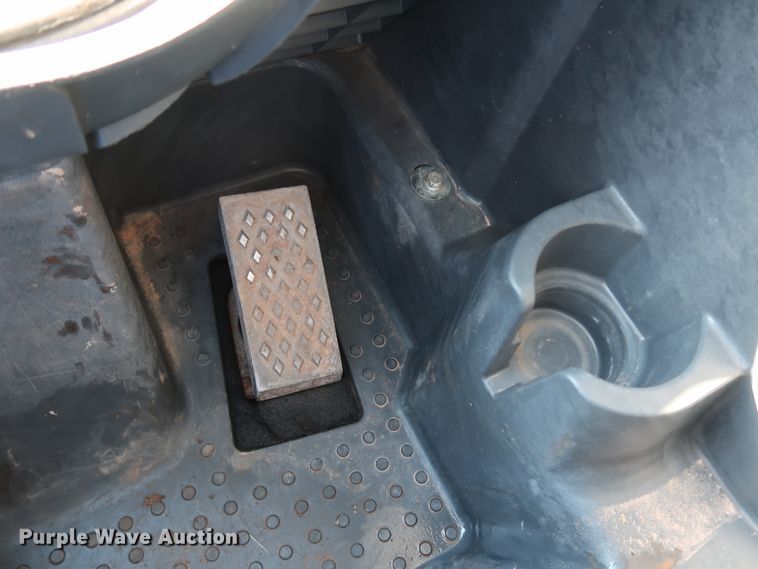 image for item DJ2419 2015 John Deere 318E  skid steer loader