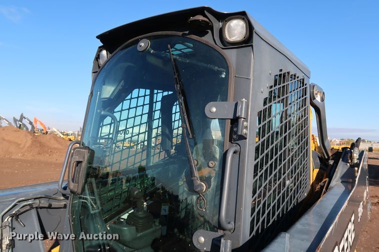 image for item DJ2419 2015 John Deere 318E  skid steer loader