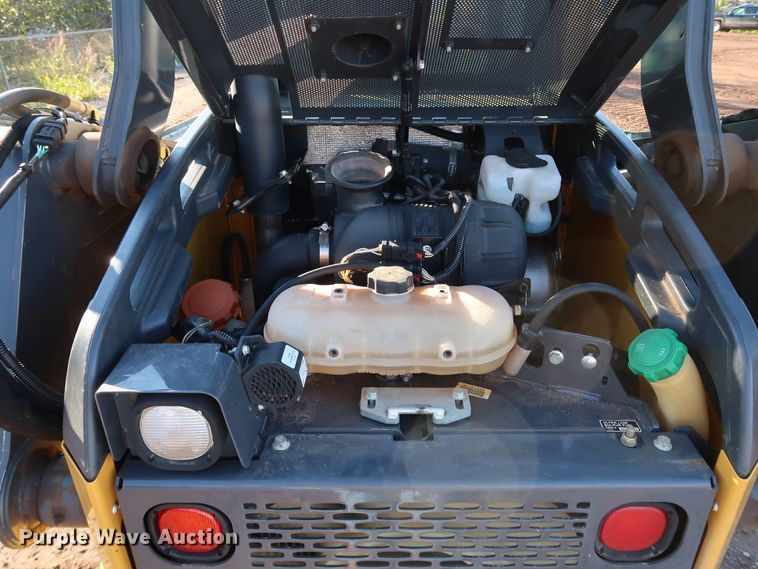 image for item DJ2419 2015 John Deere 318E  skid steer loader