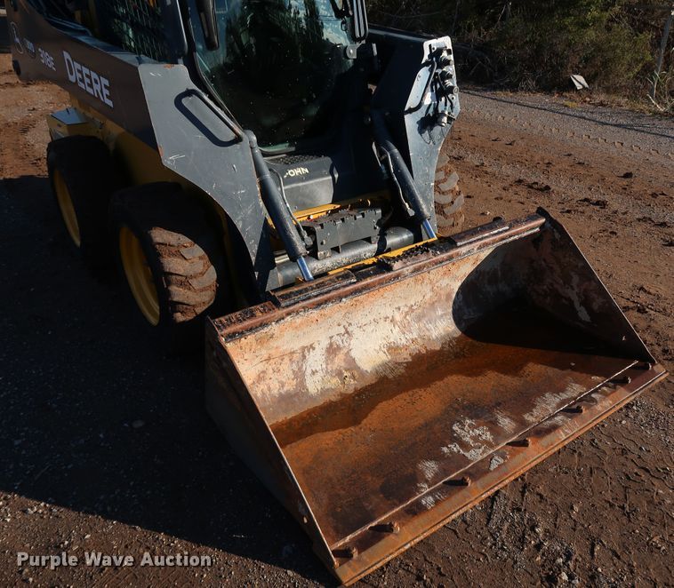 image for item DJ2419 2015 John Deere 318E  skid steer loader