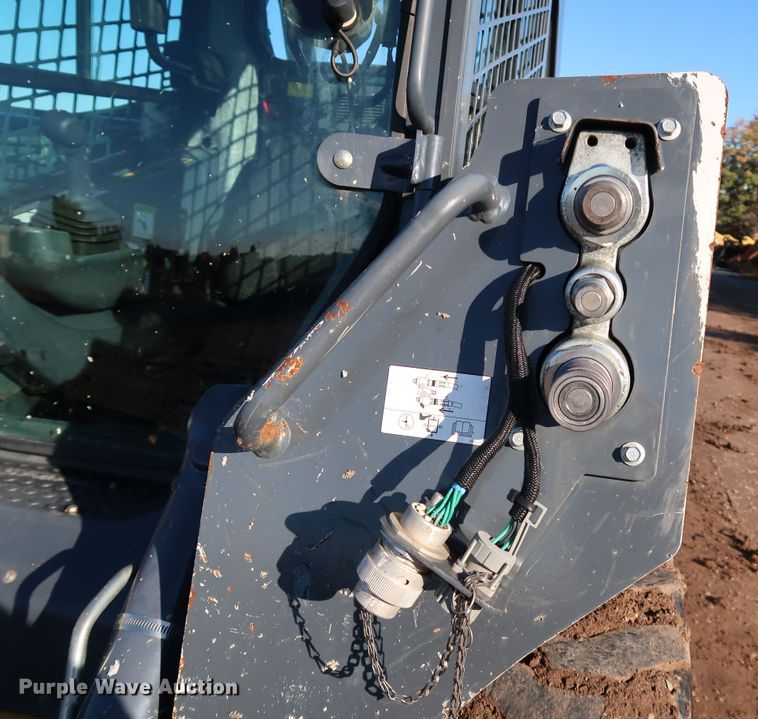 image for item DJ2419 2015 John Deere 318E  skid steer loader