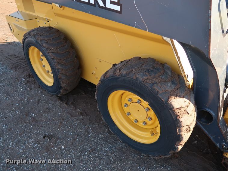 image for item DJ2419 2015 John Deere 318E  skid steer loader