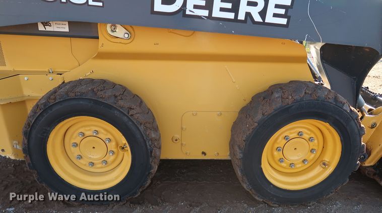 image for item DJ2419 2015 John Deere 318E  skid steer loader