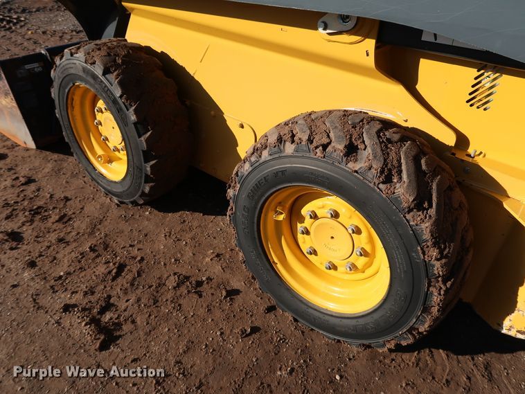 image for item DJ2419 2015 John Deere 318E  skid steer loader