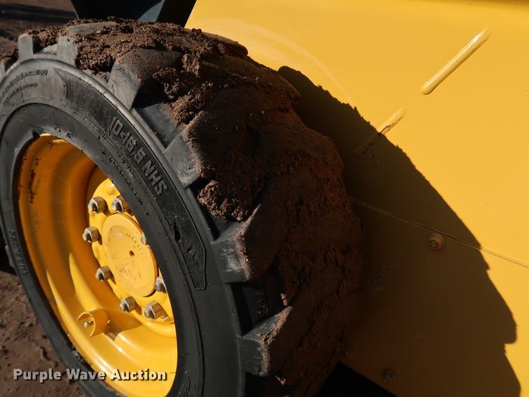 image for item DJ2419 2015 John Deere 318E  skid steer loader