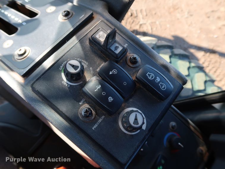 image for item DJ2420 2016 John Deere 672G  motor grader