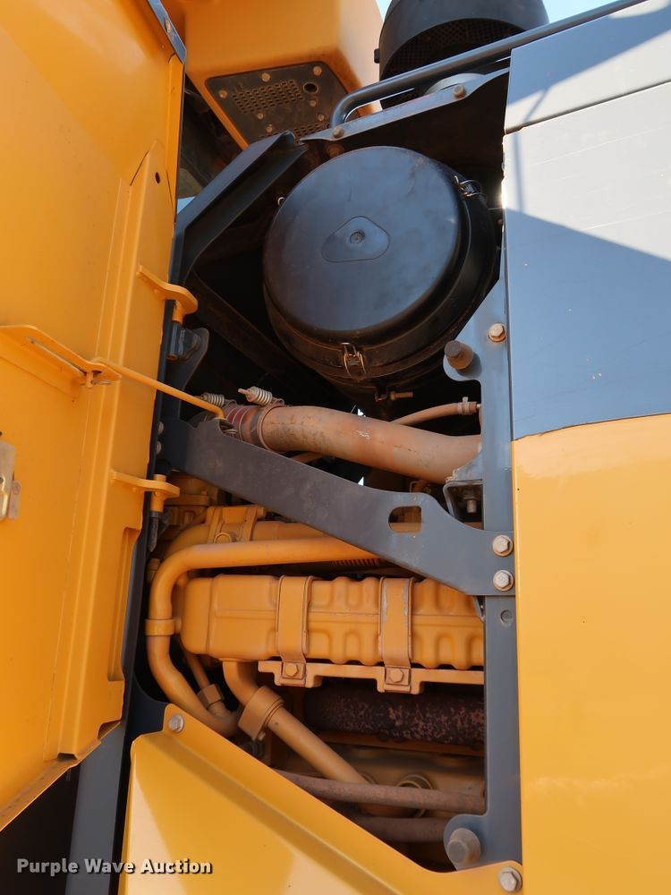 image for item DJ2420 2016 John Deere 672G  motor grader