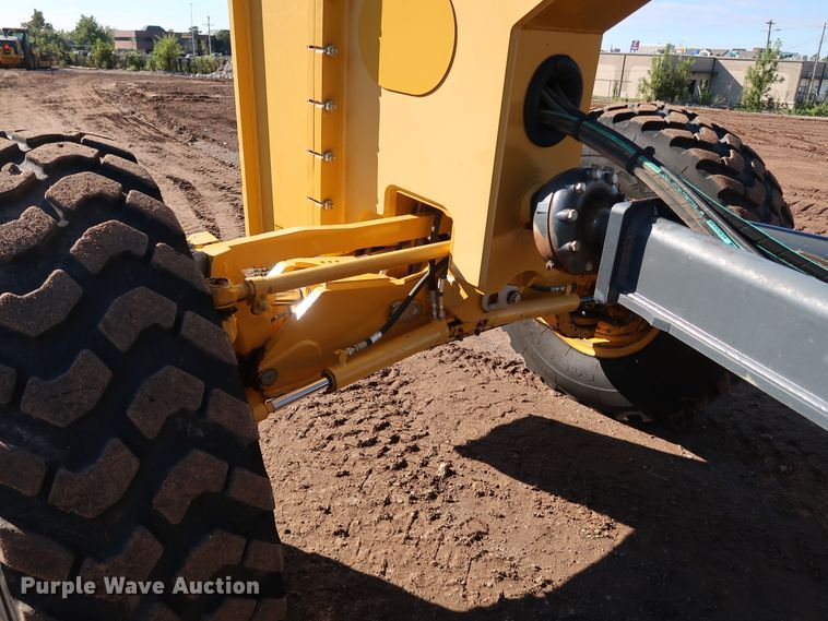 image for item DJ2420 2016 John Deere 672G  motor grader