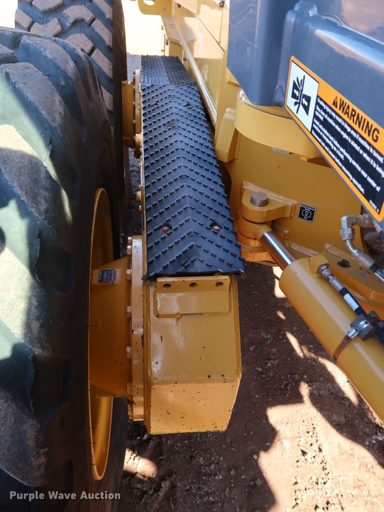 image for item DJ2420 2016 John Deere 672G  motor grader