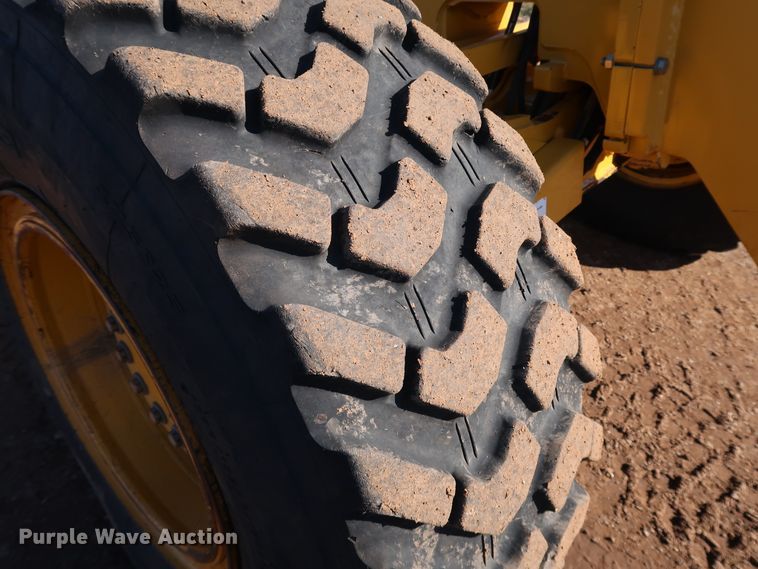 image for item DJ2420 2016 John Deere 672G  motor grader