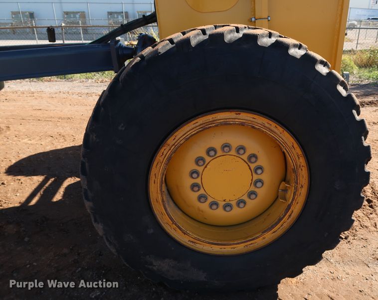 image for item DJ2420 2016 John Deere 672G  motor grader