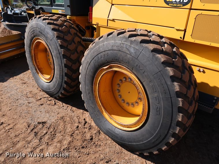 image for item DJ2420 2016 John Deere 672G  motor grader