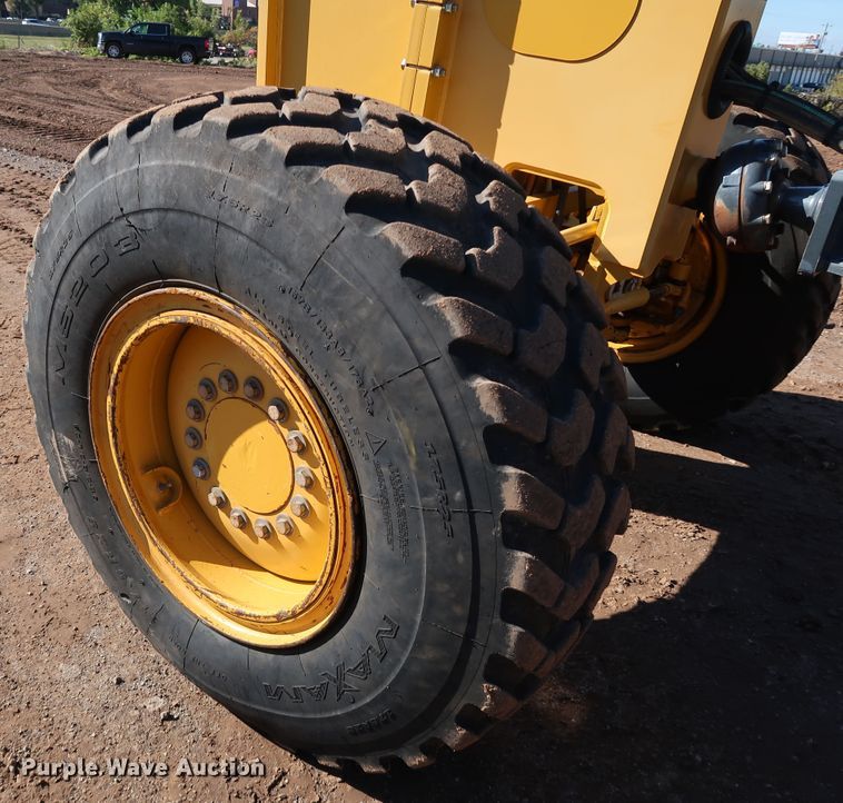 image for item DJ2420 2016 John Deere 672G  motor grader