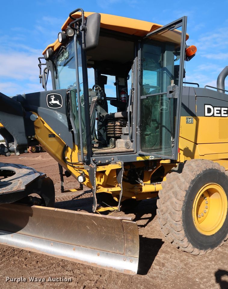 image for item DJ2421 2016 John Deere 672G  motor grader