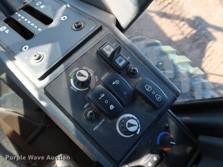 image for item DJ2421 2016 John Deere 672G  motor grader