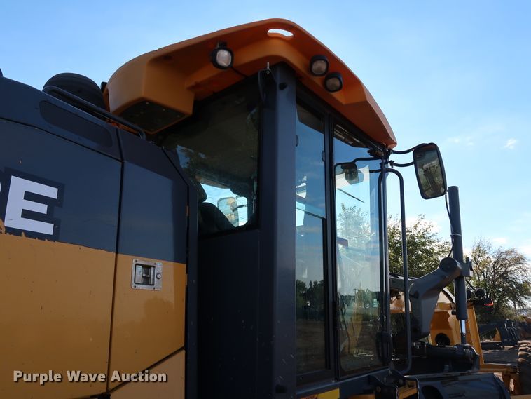 image for item DJ2421 2016 John Deere 672G  motor grader