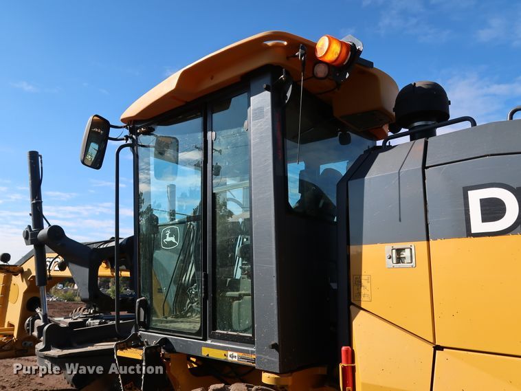 image for item DJ2421 2016 John Deere 672G  motor grader