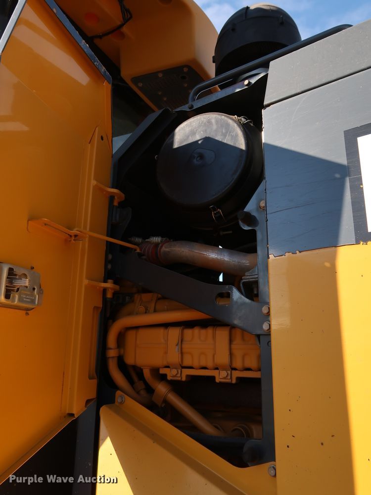 image for item DJ2421 2016 John Deere 672G  motor grader