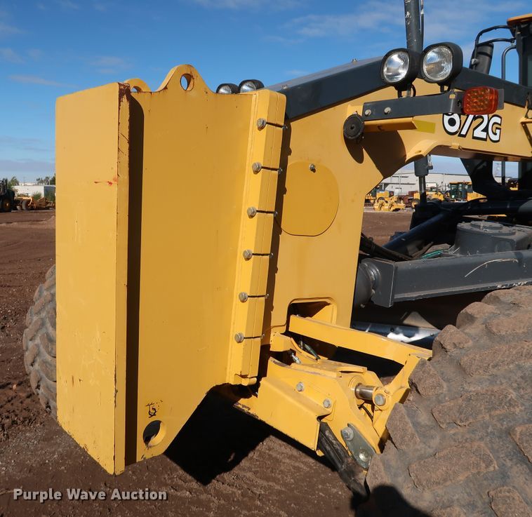 image for item DJ2421 2016 John Deere 672G  motor grader