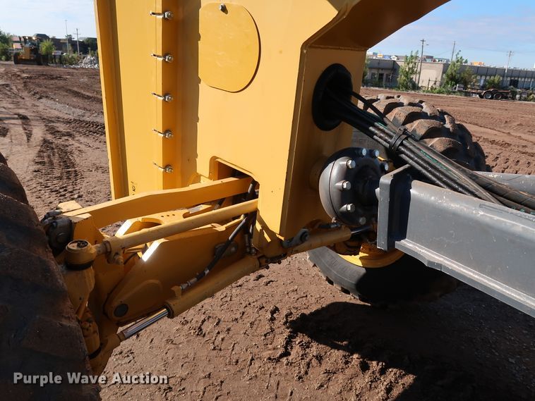 image for item DJ2421 2016 John Deere 672G  motor grader