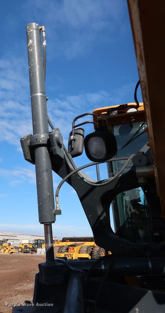 image for item DJ2421 2016 John Deere 672G  motor grader