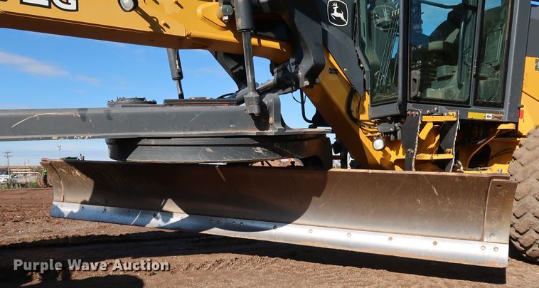 image for item DJ2421 2016 John Deere 672G  motor grader