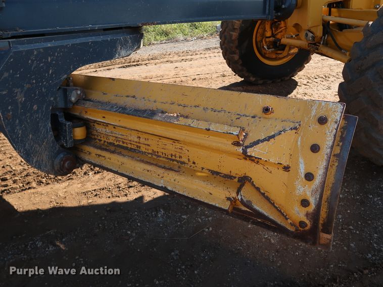 image for item DJ2421 2016 John Deere 672G  motor grader