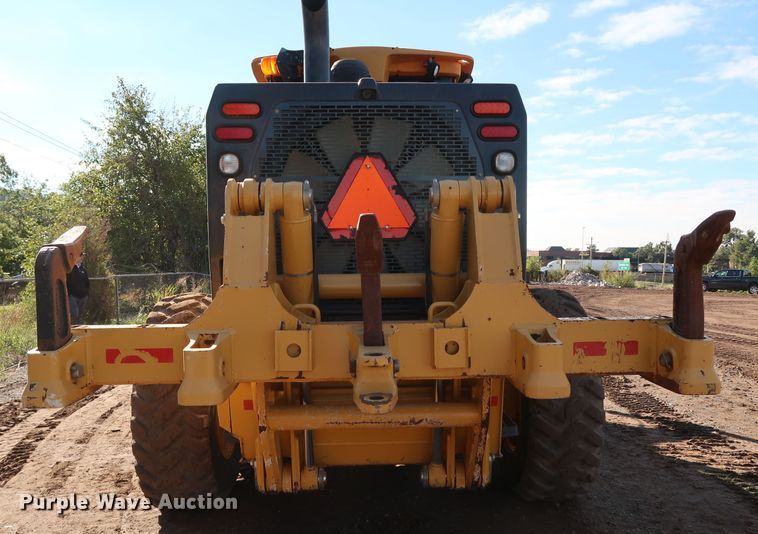 image for item DJ2421 2016 John Deere 672G  motor grader