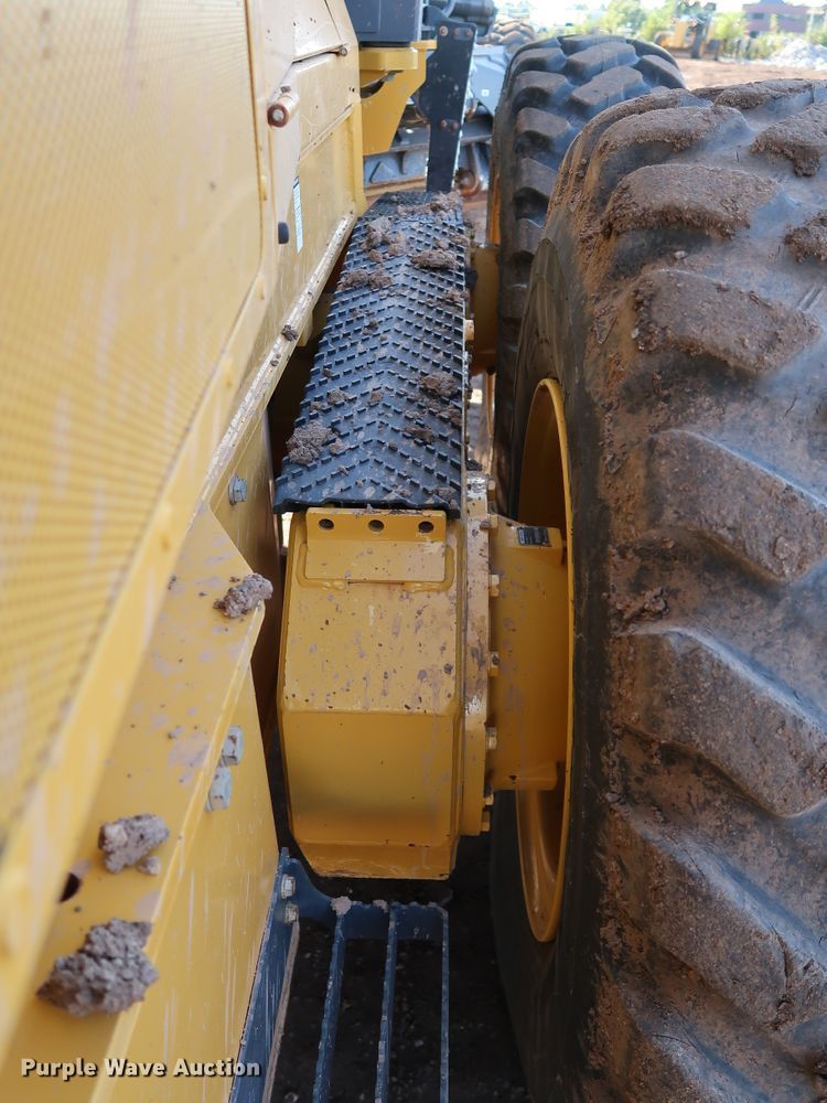 image for item DJ2421 2016 John Deere 672G  motor grader