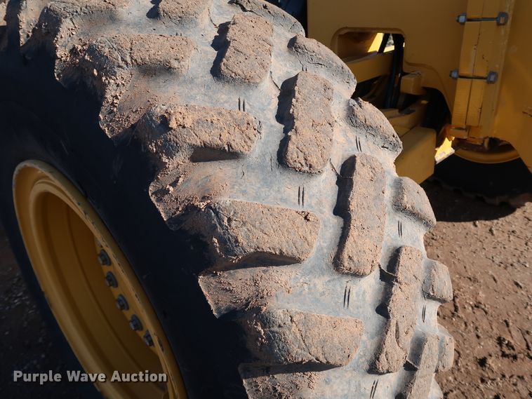 image for item DJ2421 2016 John Deere 672G  motor grader