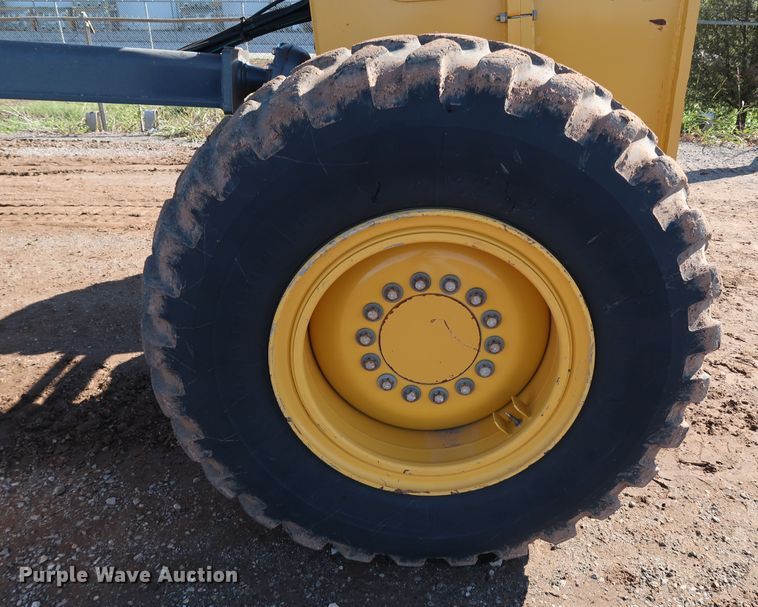 image for item DJ2421 2016 John Deere 672G  motor grader