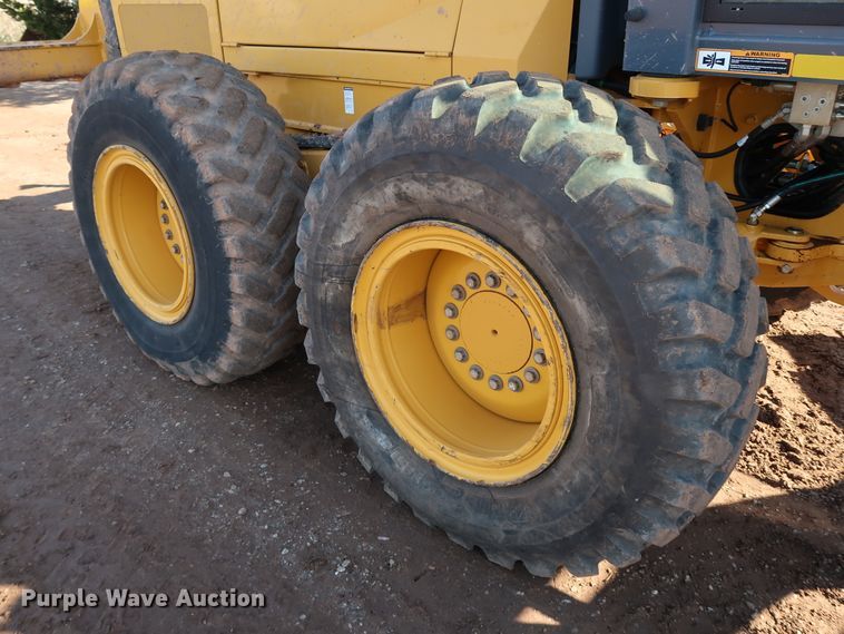 image for item DJ2421 2016 John Deere 672G  motor grader