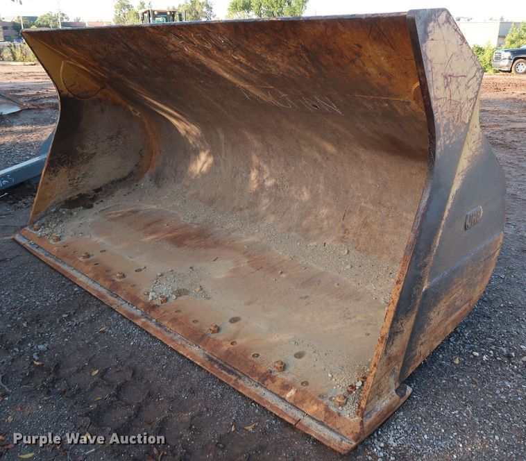 image for item DJ2424 Paladin 744k  loader bucket