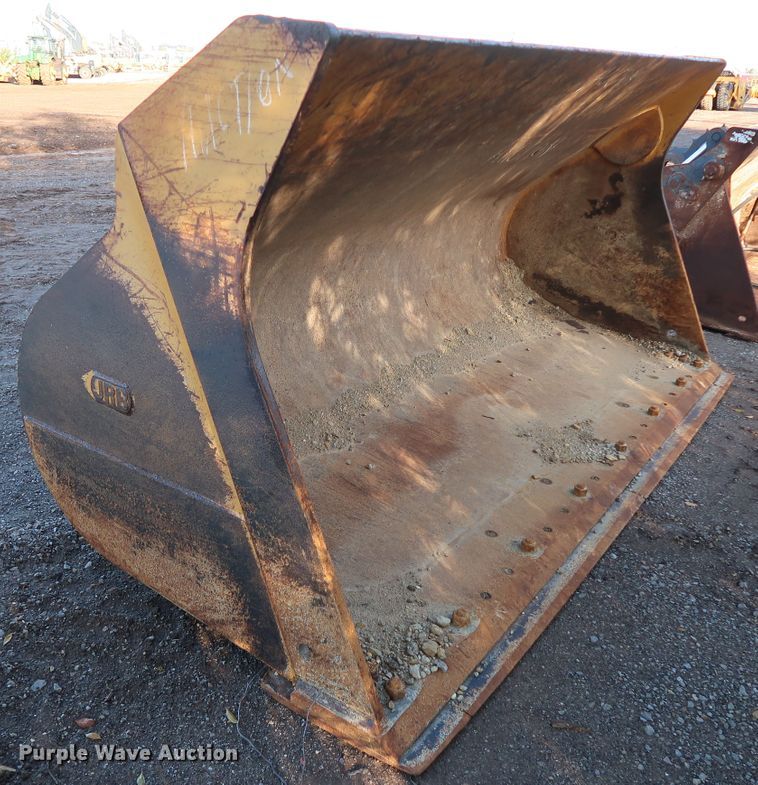 image for item DJ2424 Paladin 744k  loader bucket