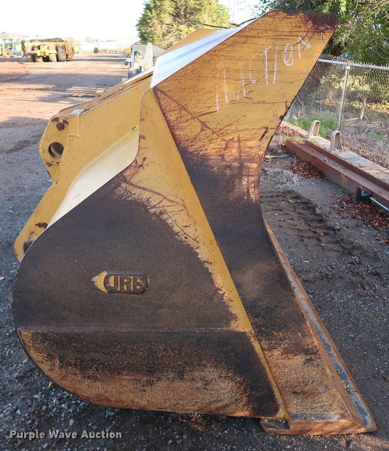 image for item DJ2424 Paladin 744k  loader bucket