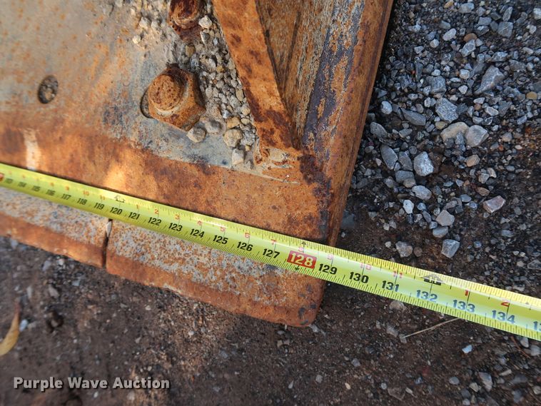 image for item DJ2424 Paladin 744k  loader bucket