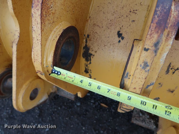 image for item DJ2424 Paladin 744k  loader bucket