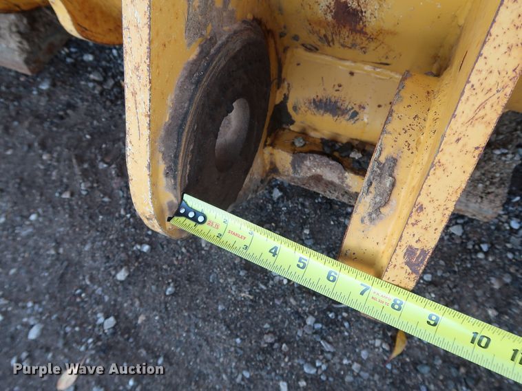 image for item DJ2424 Paladin 744k  loader bucket