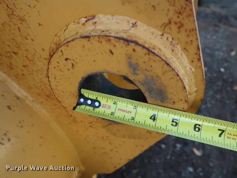 image for item DJ2424 Paladin 744k  loader bucket