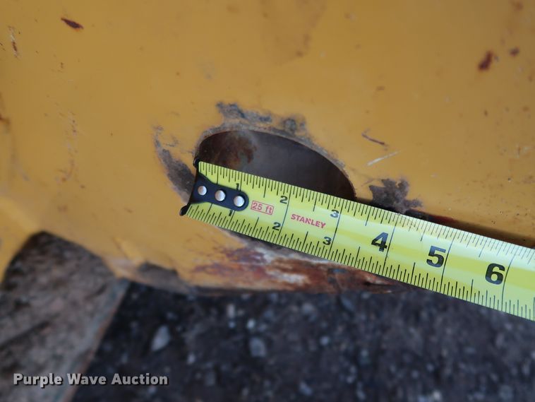 image for item DJ2424 Paladin 744k  loader bucket