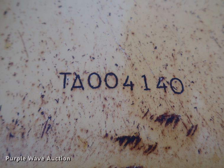 image for item DJ2424 Paladin 744k  loader bucket