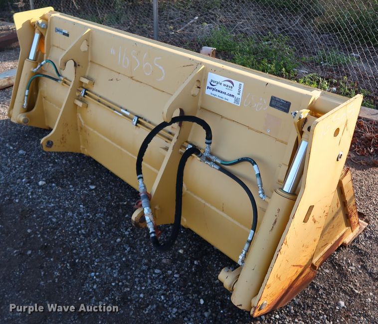 image for item DJ2428 John Deere AT447318 four-in-one bucket