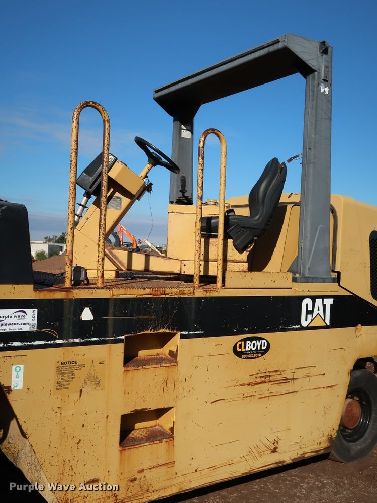 image for item DJ2429 1999 Caterpillar PS-150B  pneumatic roller