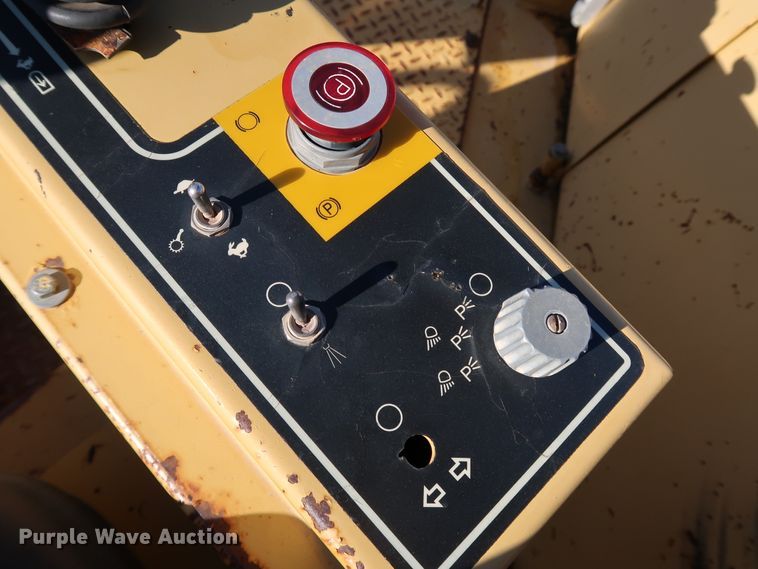 image for item DJ2429 1999 Caterpillar PS-150B  pneumatic roller